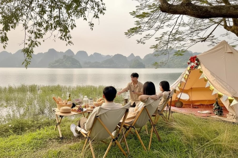 Hà Nội còn có nhiều điểm nghỉ dưỡng hấp dẫn chờ bạn khám phá .