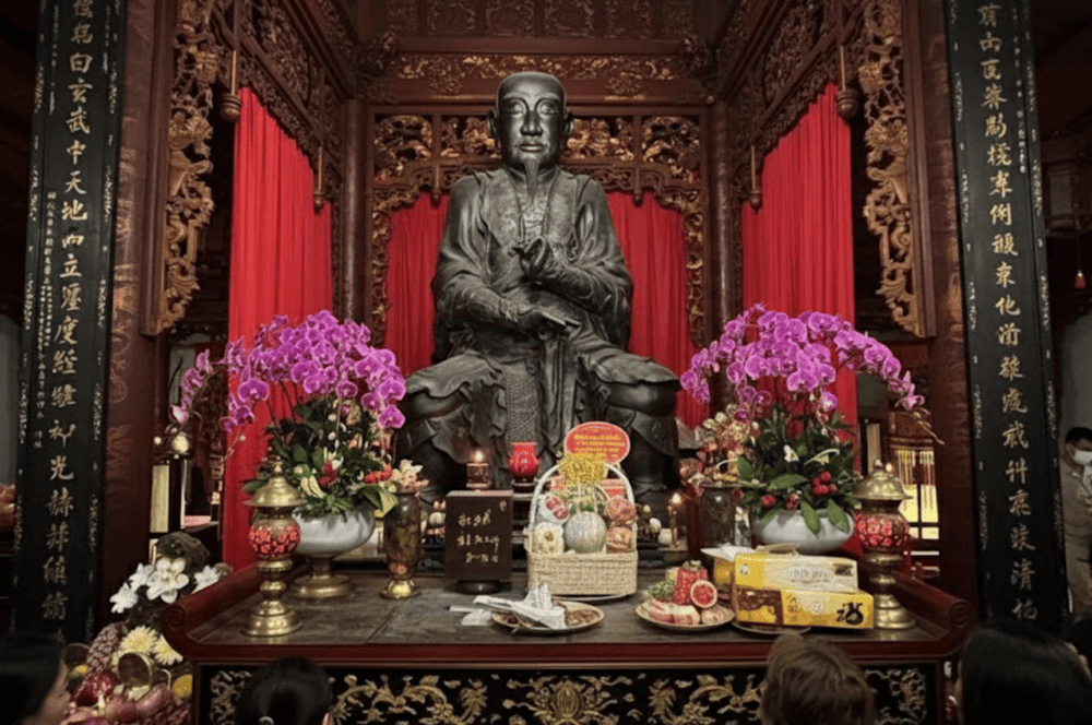 Người dân tấp nập đi lễ Thăng Long tứ trấn dịp đầu xuân (Nguồn: Internet)