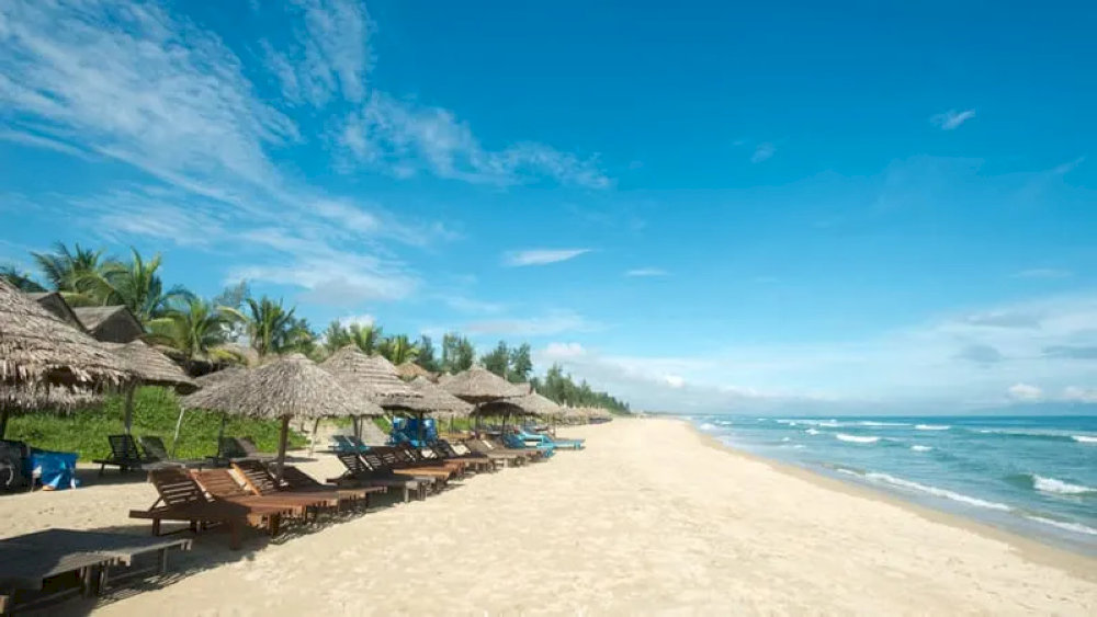 An Bang Beach captivates visitors with its soft golden sand, gentle waves, and crystal-clear water