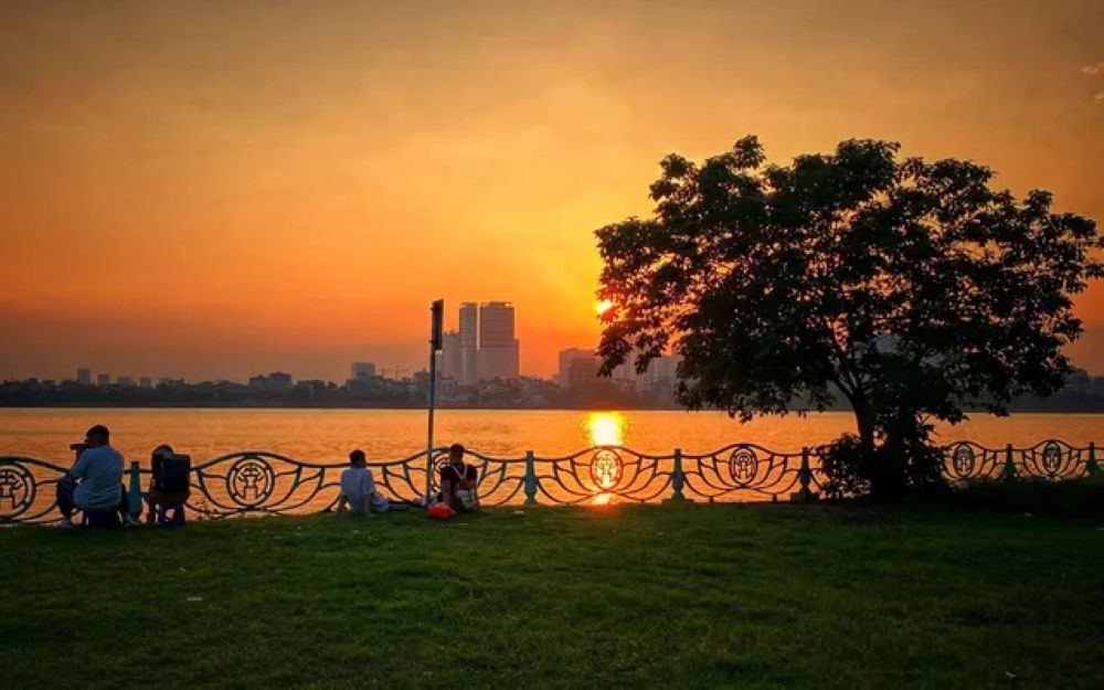 Hoàng hôn Hồ Tây